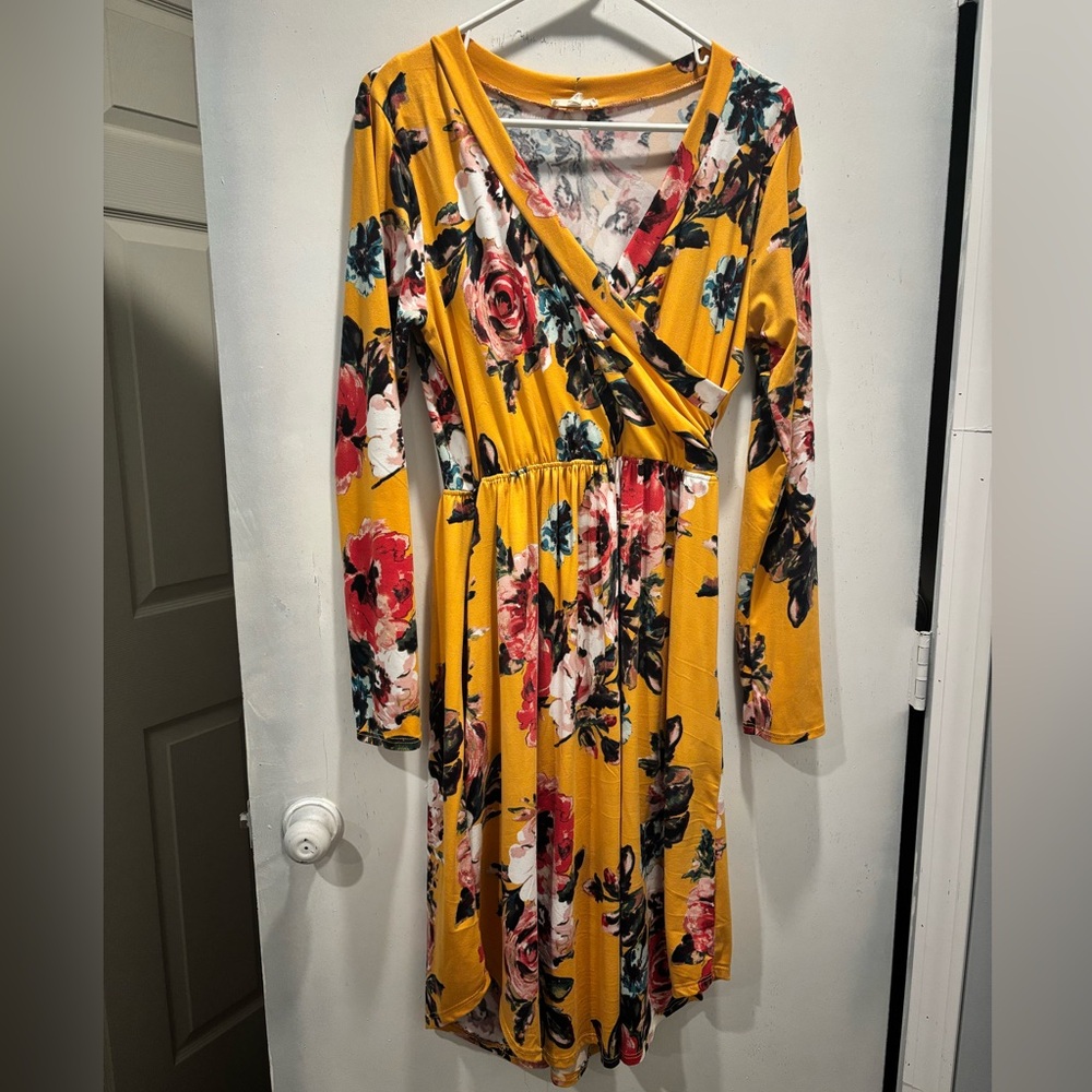 Stunning women’s floral dress in size XL